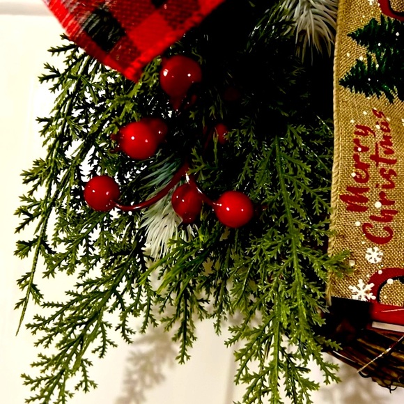 🎄10” FESTIVE CHRISTMAS HOLIDAY WREATH WITH RED TRUCK & PLAID BOW WALL DOOR DECOR - Picture 3 of 7